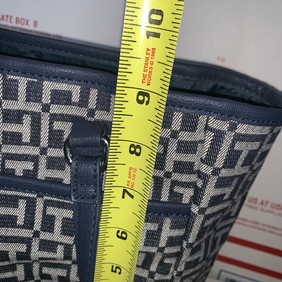 Hilfiger Shoulder Bag - Picture 8 of 8